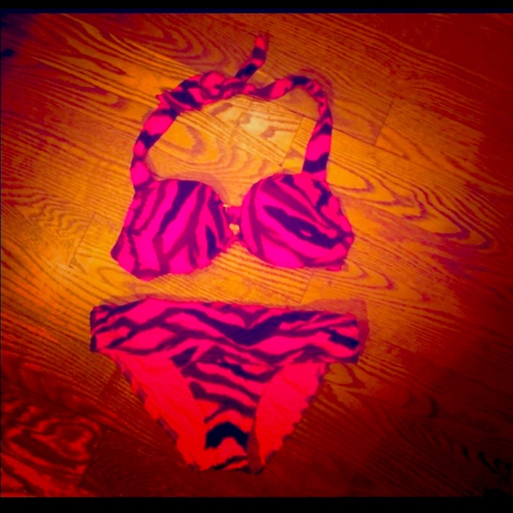 Victoria Secret bikini, 34B, S bottoms.